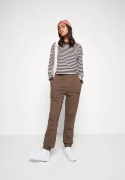 Noisy May Nmalden Logo Pant - Pantalon De Survêtement - Crocodile -Noisy May 0040da0cf63f4778bfaec5052c17f1ec