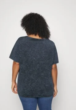 Nmida - T-Shirt Imprimé - Black Romance 7 Nmida - T-Shirt Imprimé - Black Romance -Noisy May 01a1cad5d50c442f90ca89f0fbecbf7a