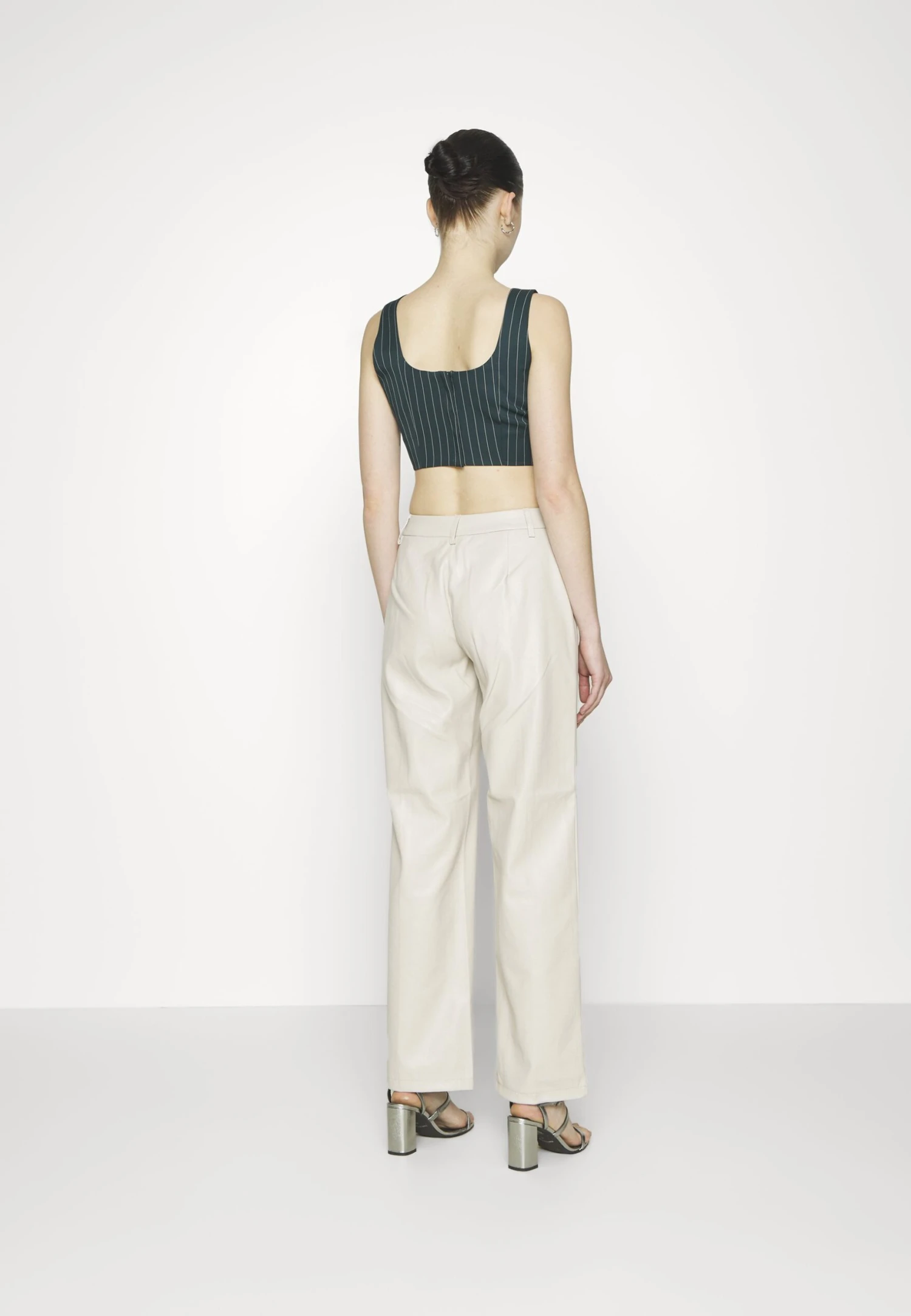 Noisy May Nmluke Straight Front Detail Pant - Pantalon Classique - Pumice Stone 4 Noisy May Nmluke Straight Front Detail Pant - Pantalon Classique - Pumice Stone – Image 4