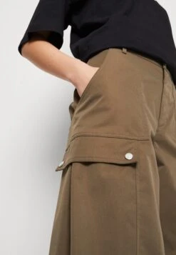 Noisy May Nmlolly Loose Pant - Pantalon Classique - Crocodile -Noisy May 50adb19df9d744ed950b156dbe24e588