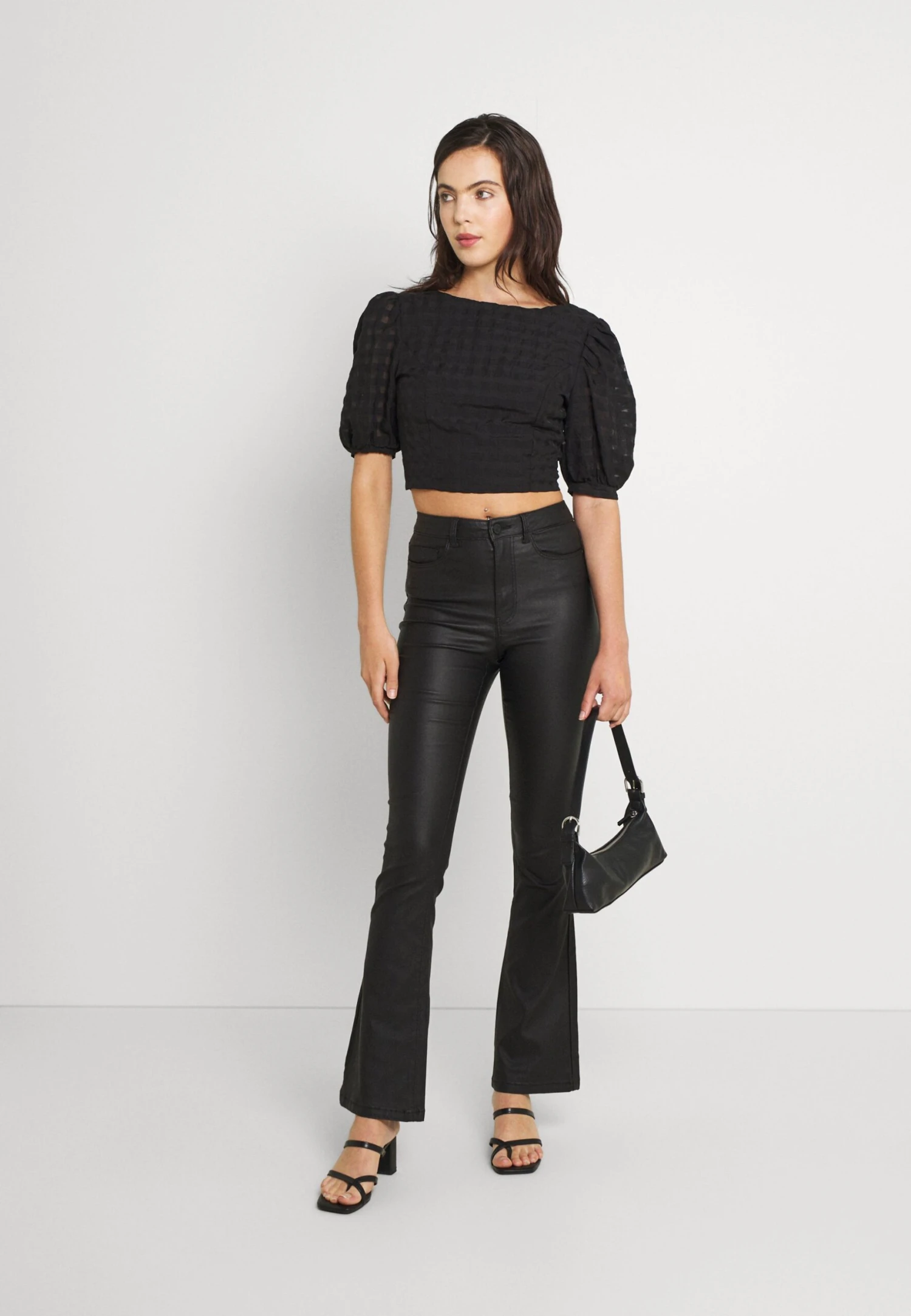 Noisy May Nmsallie Flare Coated Pants - Pantalon Classique - Black 2 Noisy May Nmsallie Flare Coated Pants - Pantalon Classique - Black – Image 2