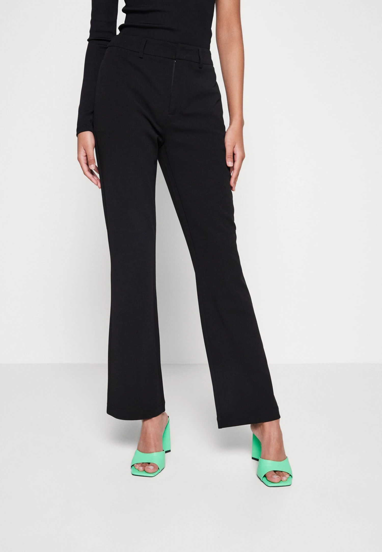 Noisy May Nmrobyn Bootcut Pants - Pantalon Classique - Black 1 Noisy May Nmrobyn Bootcut Pants - Pantalon Classique - Black