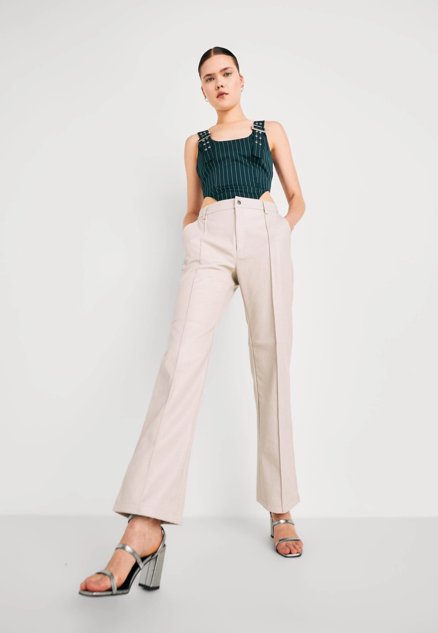 Noisy May Nmluke Straight Front Detail Pant - Pantalon Classique - Pumice Stone 2 Noisy May Nmluke Straight Front Detail Pant - Pantalon Classique - Pumice Stone – Image 2