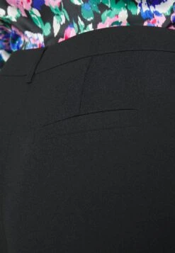 Nmrobyn Bootcut Pants Curve - Pantalon Classique - Black -Noisy May 6b989729a8fa4f93a704002f7e645579