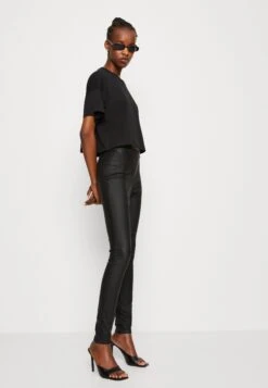 Noisy May Nmalena Semi Crop - T-Shirt Basique - Black -Noisy May 72e656b0e3eb43d7bb1aa42e092d1e56