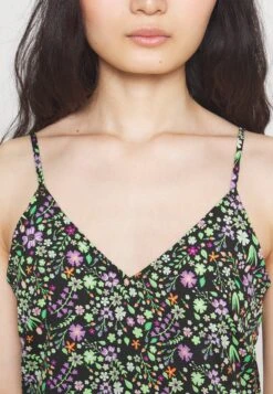 Noisy May Petite Nmrue Singlet Crop Top - Débardeur - Black -Noisy May 73d6b270205a487d91557856e50f616b