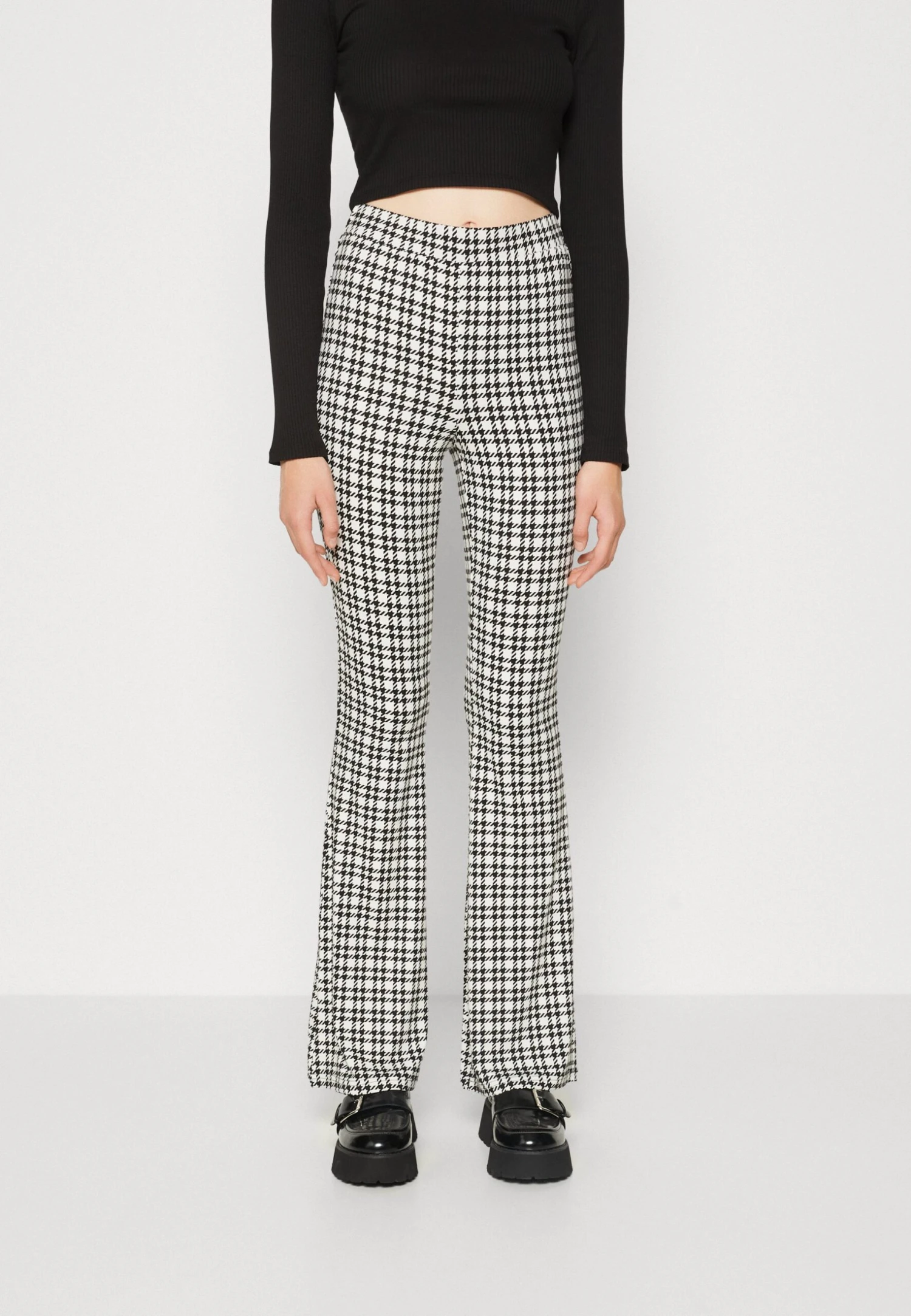 Noisy May Nmsally Pasa Pant - Pantalon Classique - Bright White/Black 1 Noisy May Nmsally Pasa Pant - Pantalon Classique - Bright White/Black