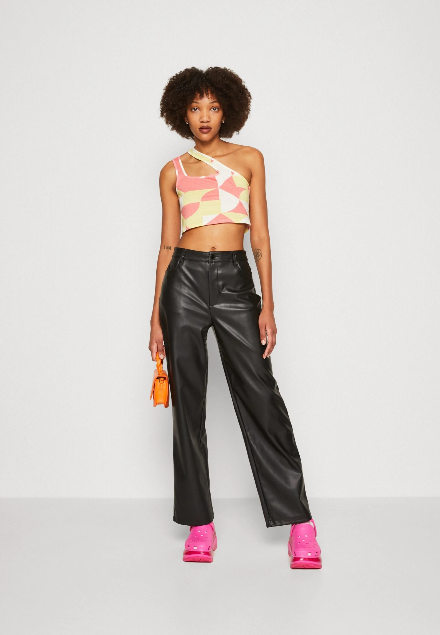 Noisy May Cross Neck Crop - Débardeur - Eggnog/Pale Lime Yellow/Sun Kissed Coral 2 Noisy May Cross Neck Crop - Débardeur - Eggnog/Pale Lime Yellow/Sun Kissed Coral – Image 2