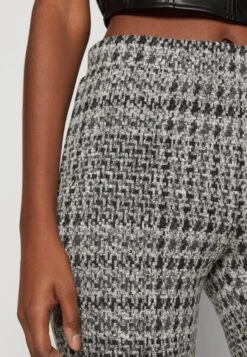 Noisy May Nmtowny Flared Pant - Pantalon Classique - Black -Noisy May 8998c0b606b94f95866dac85070768e6