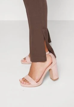 Noisy May Petite Nmjuniper Seam Detail - Pantalon Classique - Demitasse -Noisy May 8d3ee36bfdf64122b6bb18d4e856a987