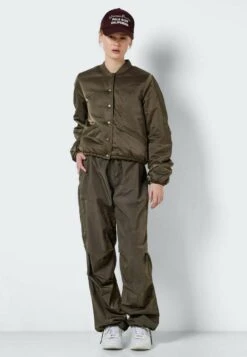 Noisy May -Noisy May 920ccc3080f64b98916974fcaf4043a0