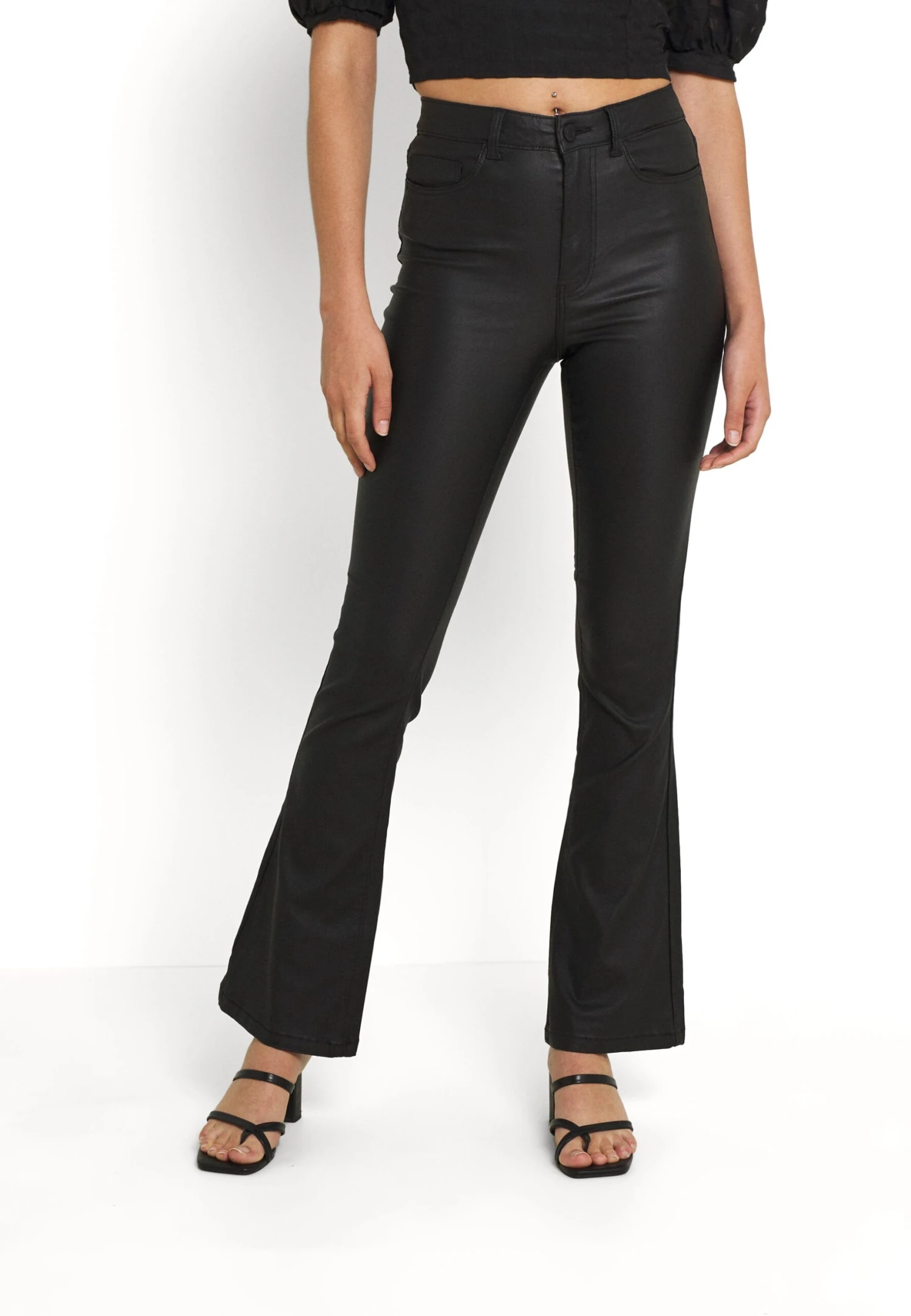 Noisy May Nmsallie Flare Coated Pants - Pantalon Classique - Black 1 Noisy May Nmsallie Flare Coated Pants - Pantalon Classique - Black