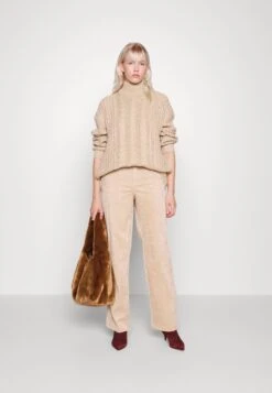 Noisy May -Noisy May b88bb290b4b54bdabb459654a1b08fdf