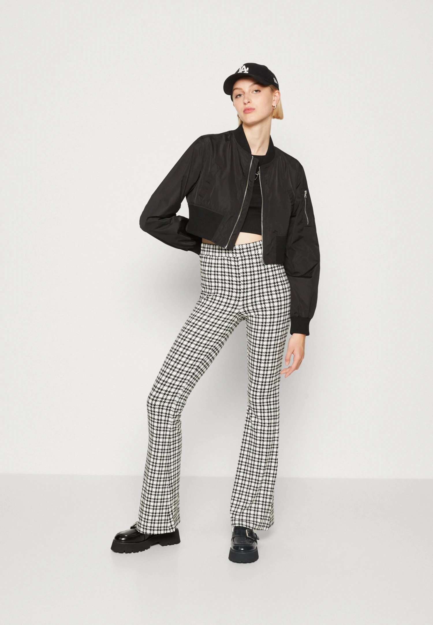 Noisy May Nmsally Pasa Pant - Pantalon Classique - Bright White/Black 2 Noisy May Nmsally Pasa Pant - Pantalon Classique - Bright White/Black – Image 2