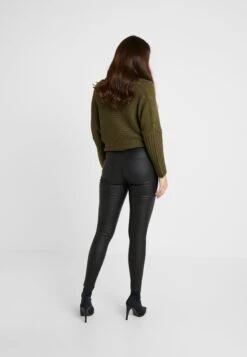Noisy May Petite Nmella Super Coated Pants - Pantalon Classique - Black -Noisy May c6237f2a66c046b3bfd7c268ee1beeb0