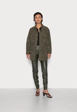 Noisy May -Noisy May c9e1067b1ed146309c9f95c364829d14