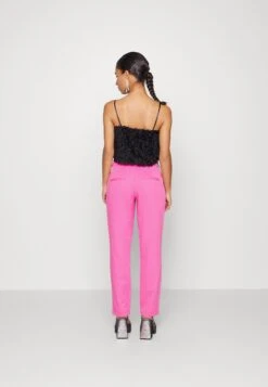 Noisy May Petite Nmthea Vivian Pant Petite - Pantalon Classique - Shocking Pink -Noisy May cad491857d924c9ea762419da390d3fb