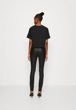 Noisy May Nmalena Semi Crop - T-Shirt Basique - Black -Noisy May da51bb836109469c8edf98b9e9ecb7bc