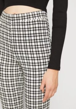 Noisy May Nmsally Pasa Pant - Pantalon Classique - Bright White/Black 11 Noisy May Nmsally Pasa Pant - Pantalon Classique - Bright White/Black -Noisy May def91375dbc94b52a03bd86aa1fdd374