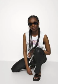 Noisy May Petite Nmsallie Hw Flare Coated Pants Petite - Pantalon Classique - Black -Noisy May e162aed86f834997b4fc6c51e919ea9c