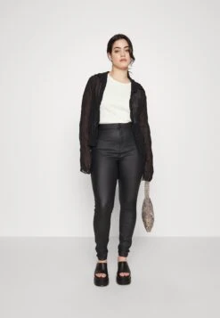 Noisy May -Noisy May e6b7c2f3a368470593c21edc3298d55f