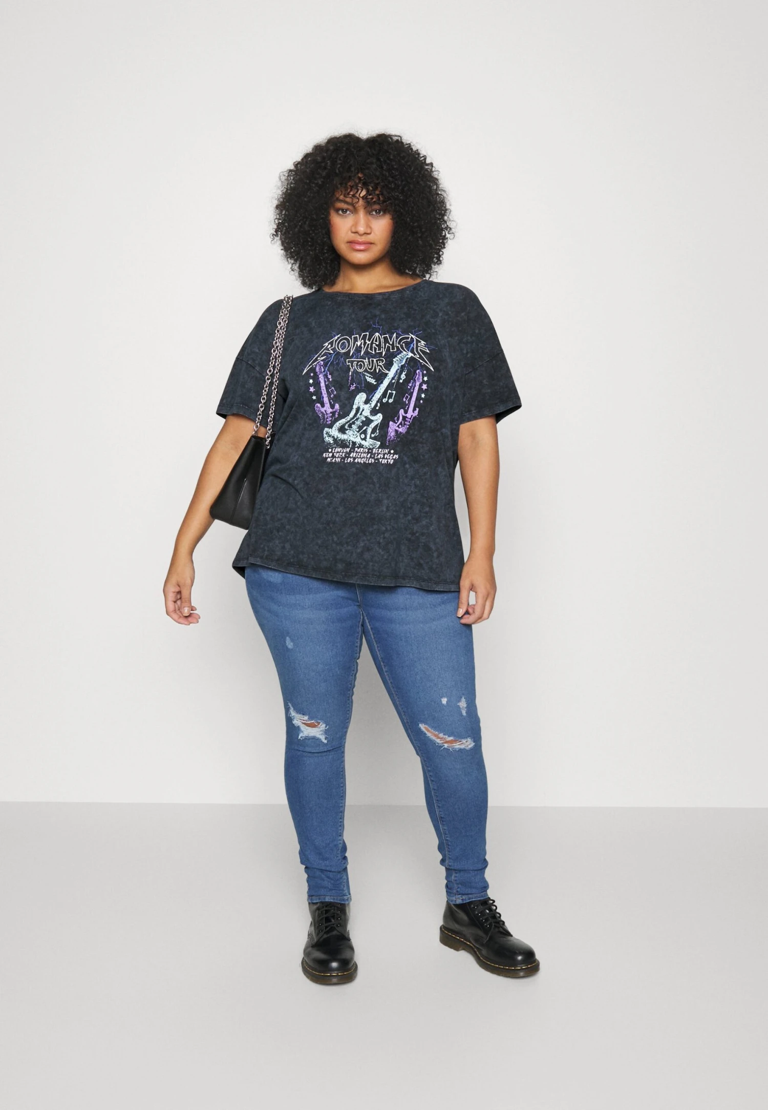 Nmida - T-Shirt Imprimé - Black Romance 2 Nmida - T-Shirt Imprimé - Black Romance – Image 2