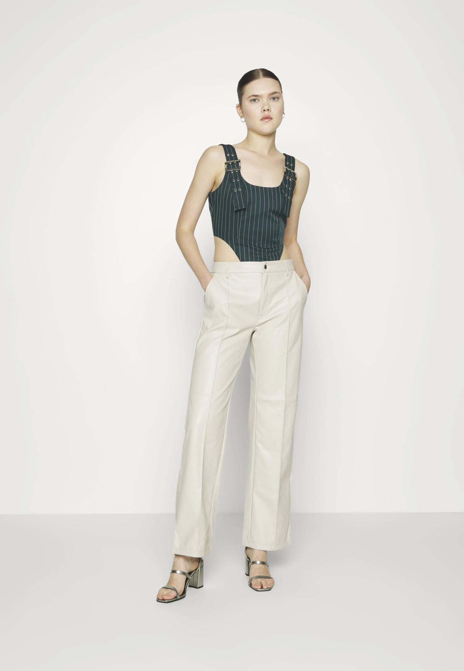 Noisy May Nmluke Straight Front Detail Pant - Pantalon Classique - Pumice Stone 6 Noisy May Nmluke Straight Front Detail Pant - Pantalon Classique - Pumice Stone – Image 6