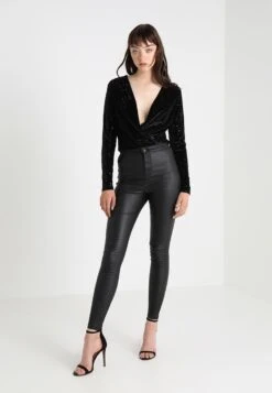 Noisy May -Noisy May f37e6242fb0a4e61972caddc61177a4f