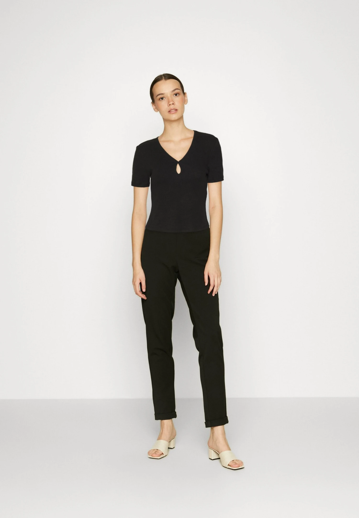 Noisy May Maya O Neck Cutout Noos - T-Shirt Imprimé - Black 2 Noisy May Maya O Neck Cutout Noos - T-Shirt Imprimé - Black – Image 2