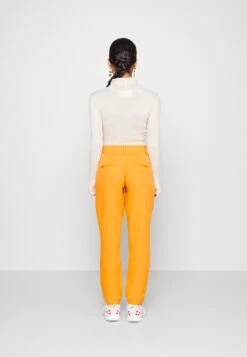 Noisy May Petite Nmthea Vivian Pant Petite - Pantalon Classique - Vibrant Orange -Noisy May fbafd0b16cb549748b5d650cb12970b0